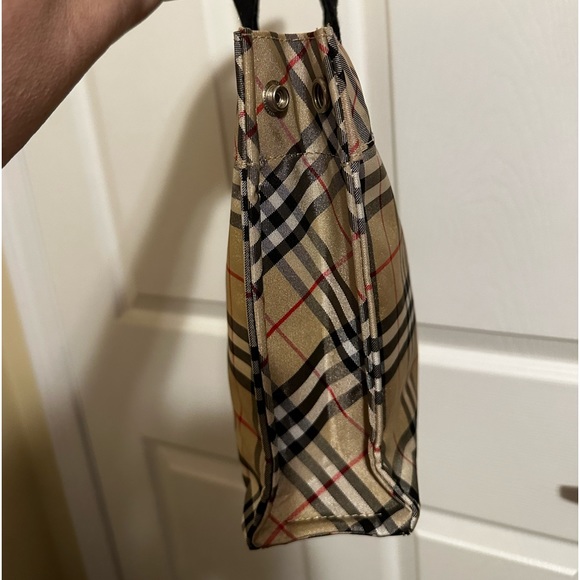 SMALL BURBERRY TOTE “👜 READ DESCRIPTION “ - Picture 12 of 15